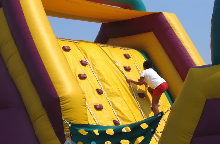 Your Next Corporate Party Needs An Obstacle Course