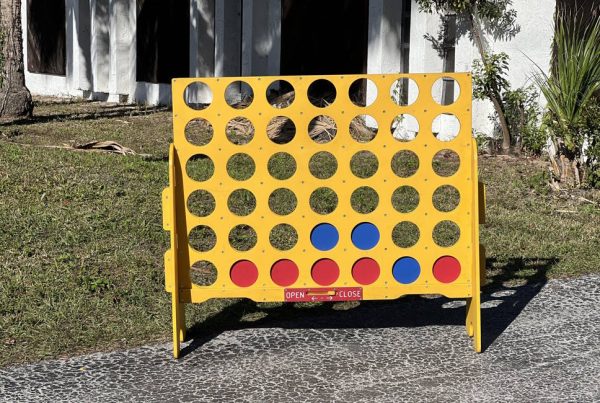Giant Connect 4 Carnival Game Rental | Connect Four in Tampa